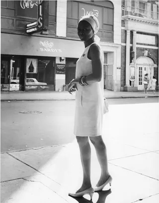 1966: Modeling In Manhattan - (Photo by Stan Wolfson/Newsday RM via Getty Images)