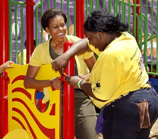 Cooperation - Michelle Obama lends a helping hand to a volunteer building a playground in 2011.&nbsp; (Photo: AP Photo/Manuel Balce Ceneta)