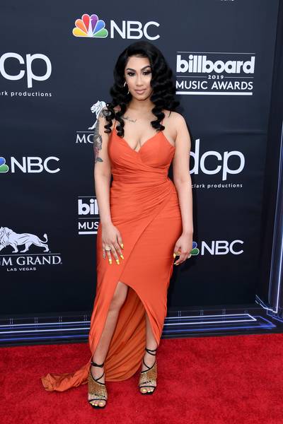 Queen Naija In&nbsp;Bariano - Queen Naija stunned in a bright orange wrap dress by Bariano.(Photo: Steve Granitz/WireImage)