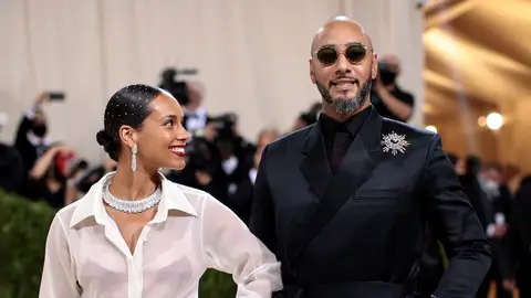 Alicia Keys (L) and Swizz Beatz attend The 2021 Met Gala Celebrating In America: A Lexicon Of Fashion at Metropolitan Museum of Art on September 13, 2021 in New York City. 