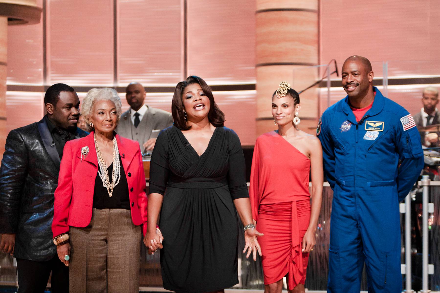 Farewell to Another Great Episode! - &nbsp;\r&nbsp;\rFrom left: Rodney Perry, Nichelle Nichols, Mo'Nique, Goapele and Leland Melvin.\r&nbsp;\r(Photo: Darnell Williams/BET)
