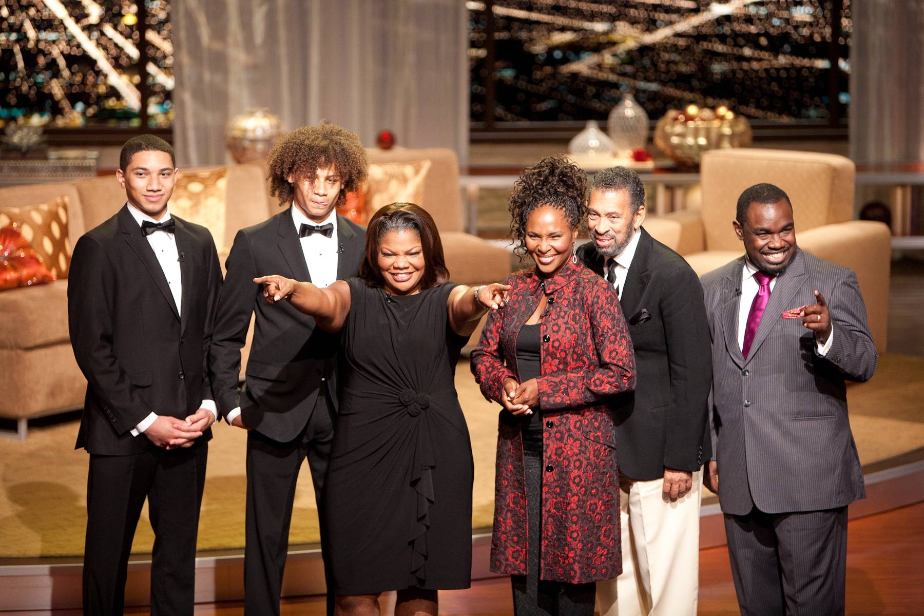 Farewell to Another Great Episode! - From left: The Manzari Brothers, Mo'Nique, Suzzanne Douglas, Maurice Hines and Rodney Perry. (Photo: Darnell Williams/BET)