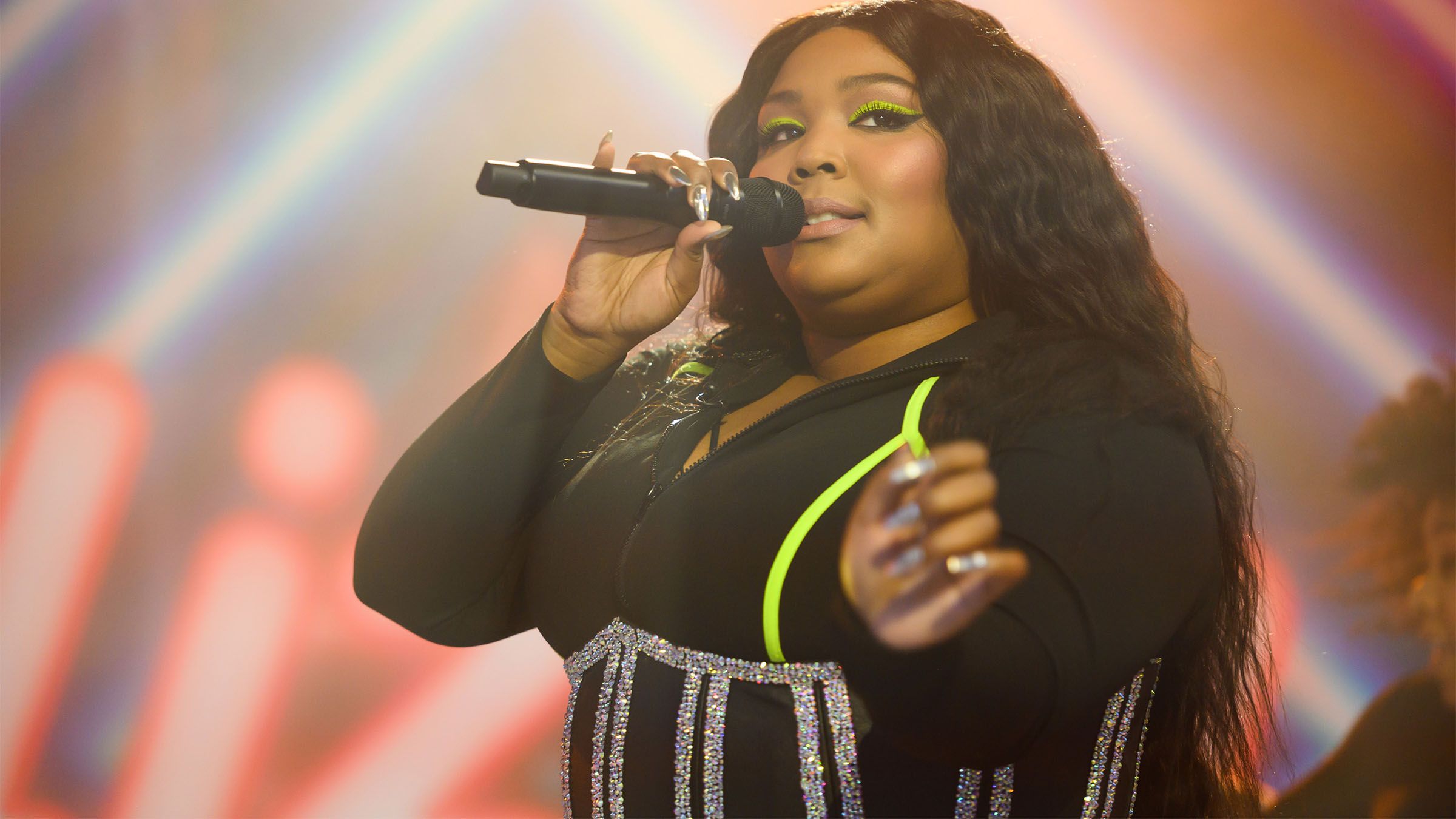Lizzo Rocks Out on the Recorder in a 'Lord of the Rings' Inspired Post - Vimarsana News