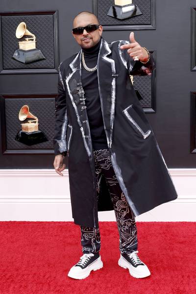 040322-style-grammys-2022-all-the-trendy-looks-on-the-red-carpet-6.jpg