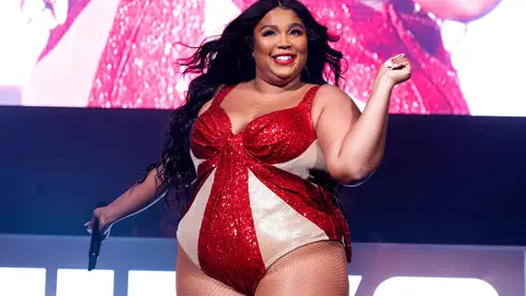 Lizzo: A Photo Gallery Celebrating Her Fashion & Beauty!