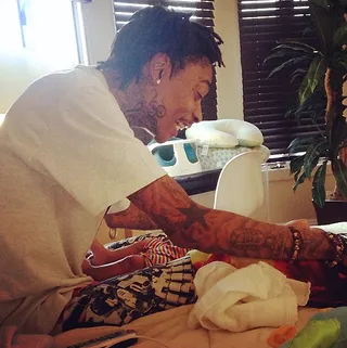 Amber Rose @muvarosebud - Who would of known that Wiz Khalifa had such a soft side? Amber&nbsp;has her man on daddy duty with little Bash. (Photo: Amber Rose via Instagram)