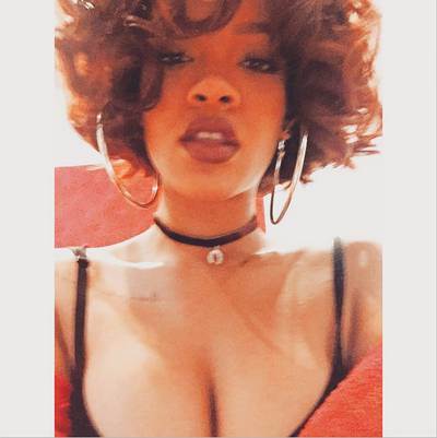 Rihanna @badgalriri - Don't you just love this face? We do! RiRi&nbsp;shows off her latest look on IG.(Photo: Rihanna via Instagram)