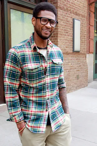 Casual Cool - Usher smiles bashfully as he leaves an office building in New York City.&nbsp;(Photo: Ralph, PacificCoastNews.com)
