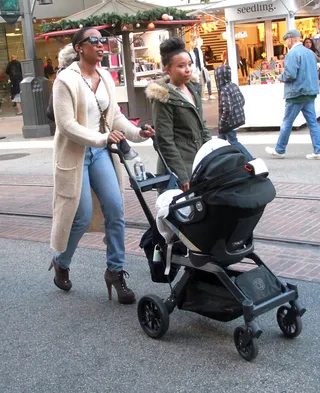 Mommy Chic - Kelly Rowland&nbsp;proved that mommies don't have to lose their sexy when she was spotted strutting her stuff in Los Angeles while pushing baby Titan in his stroller. Boss!(Photo: BLW, PacificCoastNews)