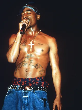 Shakur_Tupac_006_c._Raymond_Boyd.jpg