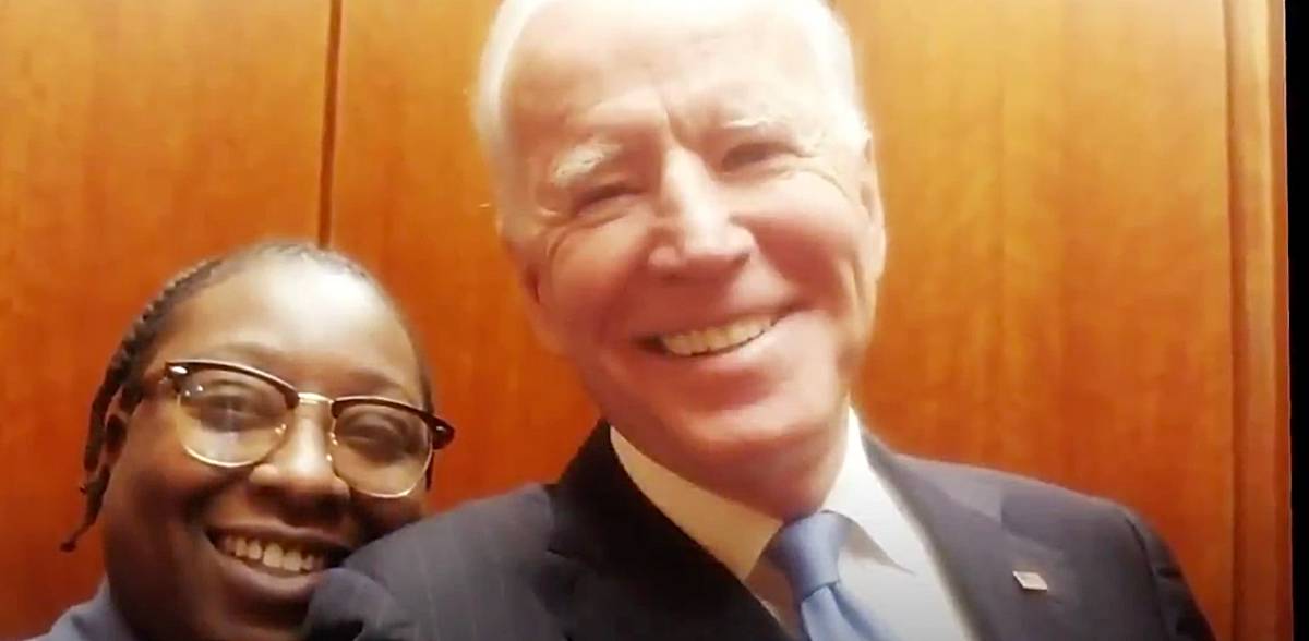 Blackgirlmagic At The Dnc New York Times Security Guard Kicks Off Joe Biden Nomination Process 