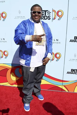 Sean Kingston - Oversized accessories, including a gold name chain, were part of Sean Kingston's ensemble for the 2009 awards.  (Photo: Arnold Turner/WireImage)