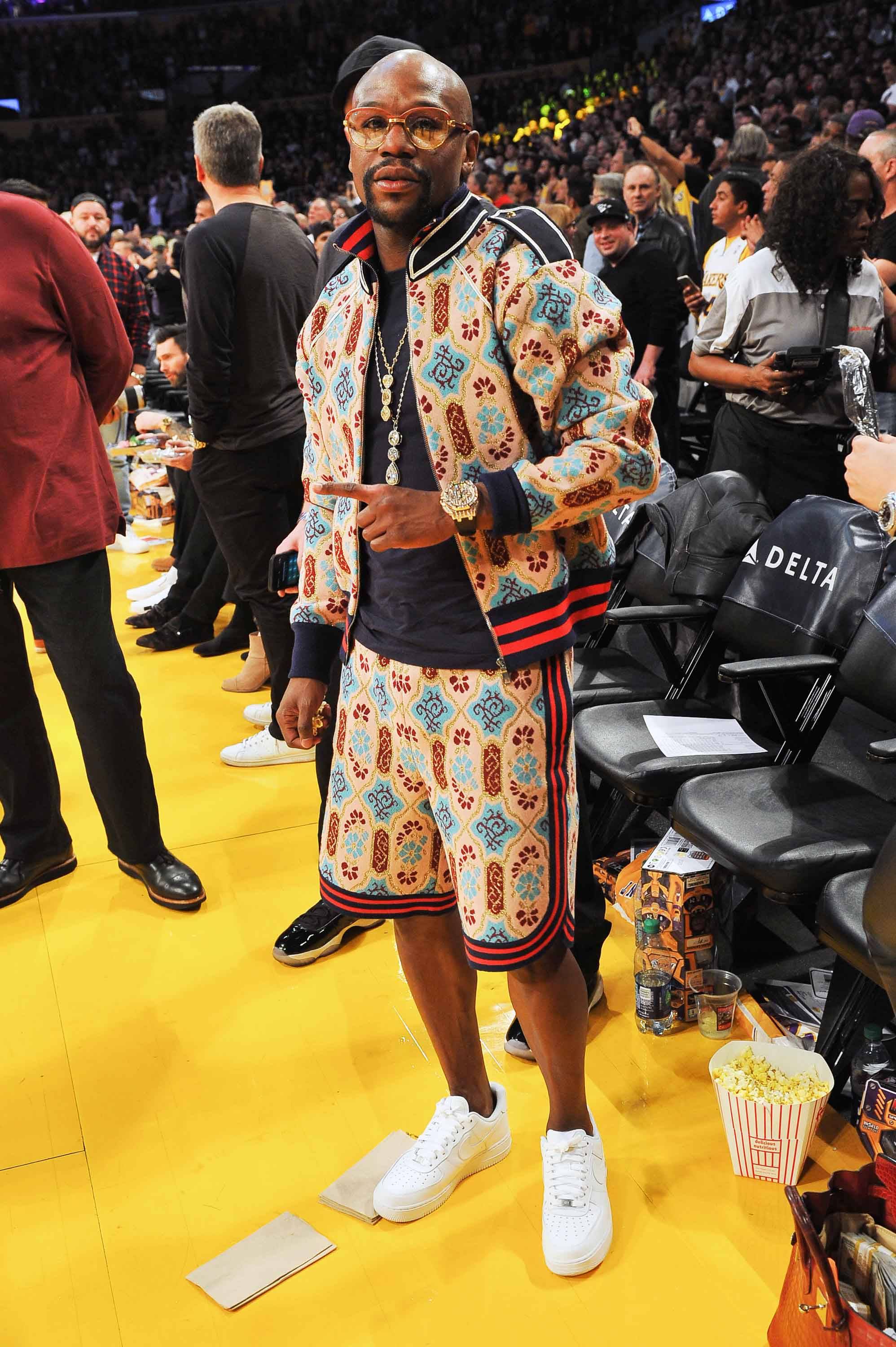 Floyd Mayweather dresses like a cowboy to watch LA Lakers