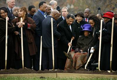 October 2010 - Bernice King and Martin Luther King, III, children of the late Rev. Martin Luther King, Jr., visit the memorial site in Washington, D.C.(Photo: Chip Somodevilla/Getty Images)
