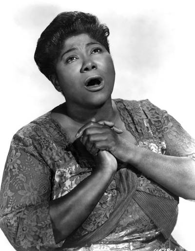 At King's funeral, his good friend Mahalia Jackson sang ________ . - A) &quot;Take my Hand, Precious Lord&quot;B) &quot;Leaning on His Everlasting Arms&quot;C) &quot;Amazing Grace&quot;(Photo: Michael Ochs Archives/Getty Images)