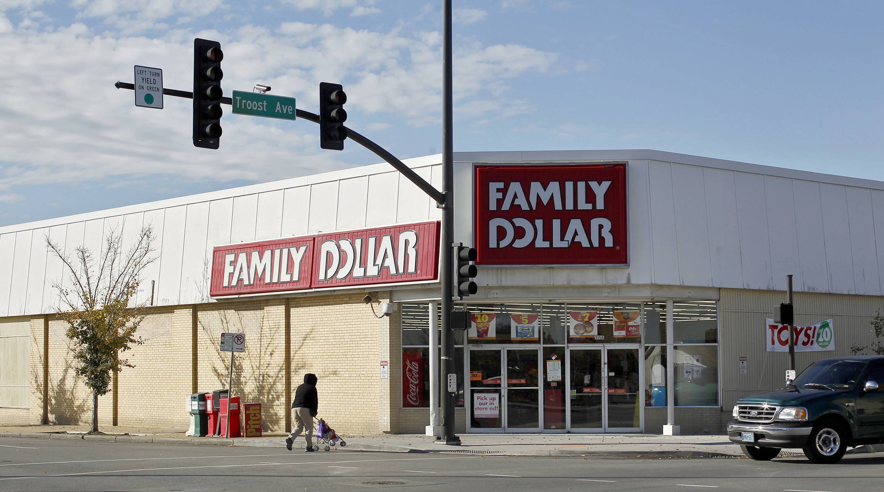 #TBT: Remember the Time This Dollar Store Manager Shouted 'I’m Pregnant ...