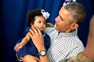 POTUS Loves the Kids - President Obama holds a young girl while meeting with Marine personnel and their families on Christmas Day.&nbsp;(Photo: Official White House Photo/Pete Souza via Flickr)