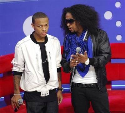 Bow Wow and Omarion - Bow Wow and Omarion sppear to be deep in conversation. Wonder what they're talking about.
