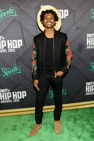 Soul Flower Child - Multitalented artist Raury brought his positive, flower child-esque vibes to us tonight and put a smile on everyone's face.&nbsp;(Photo: Bennett Raglin/BET/Getty Images for BET Networks)