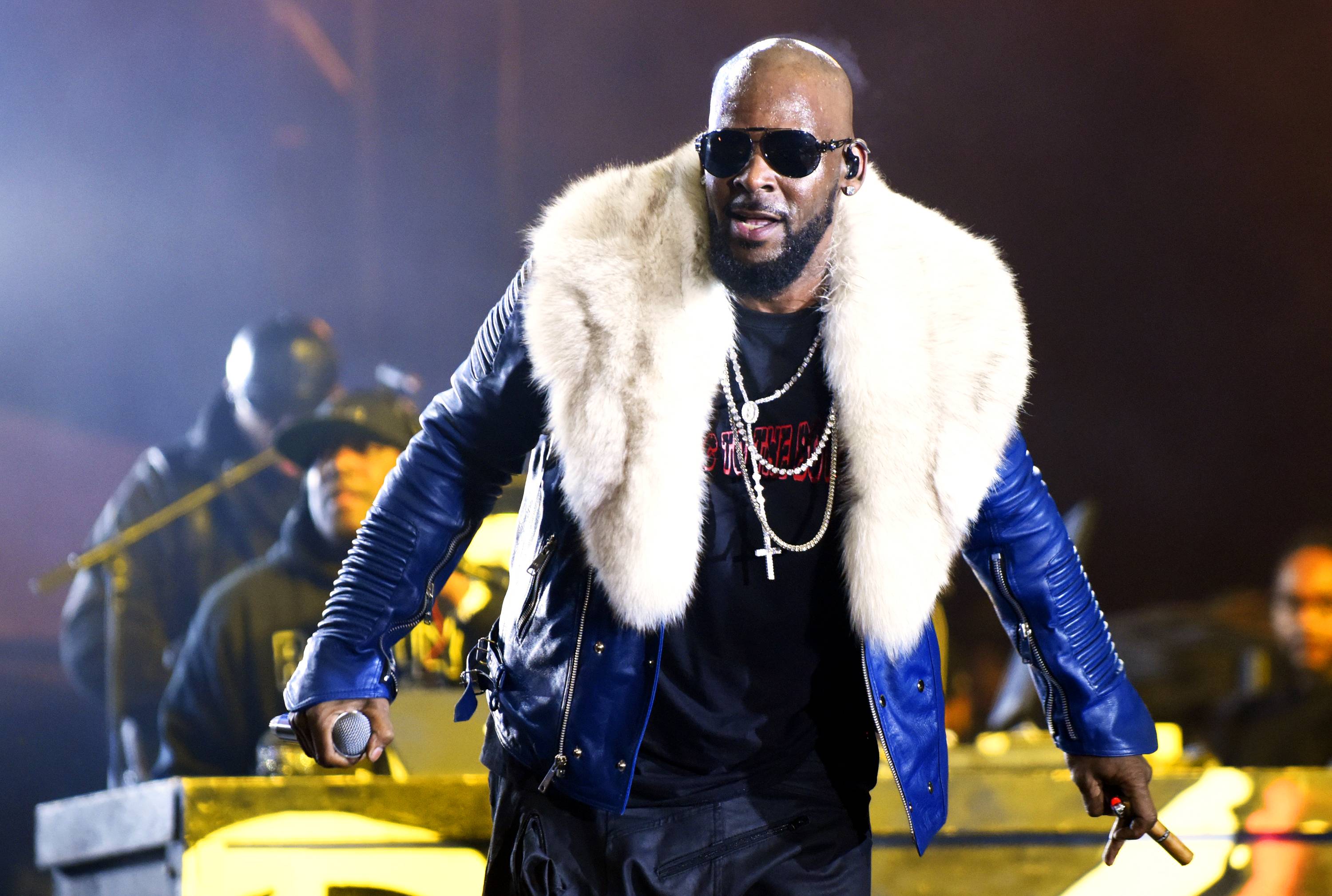 This Video From R. Kelly's Latest Performance Is Downright