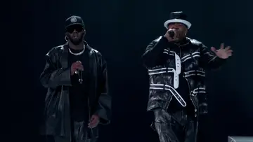 Jodeci, Mary J. Blige, Shyne, Lil’ Kim, Busta Rhymes and Faith Evans pay tribute to Lifetime Achievement honoree Sean "Diddy" Combs with a special medley performance.