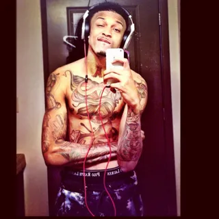 August Alsina&nbsp;@augustalsina - August gives his followers a preview of his summer bod with this mirror selfie. We’re sure all the ladies will look forward to warmer weather just to get another look at his tattooed abs. (Photo: August Alsina via Instagram)