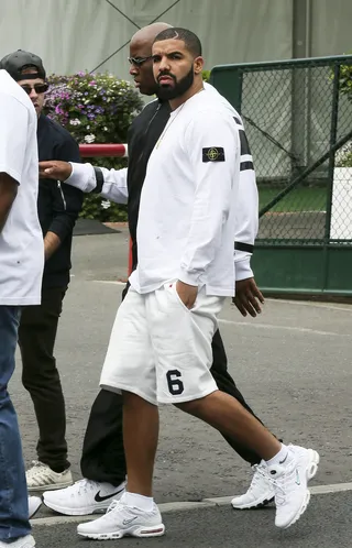 Hey Papi! - A handsomely bearded Drake arrives to see Serena Williams take on her big sister at Venus Williams&nbsp;for the win during&nbsp;day seven of the 2015 Wimbledon Championships.(Photo: Simon Earl / Splash News)