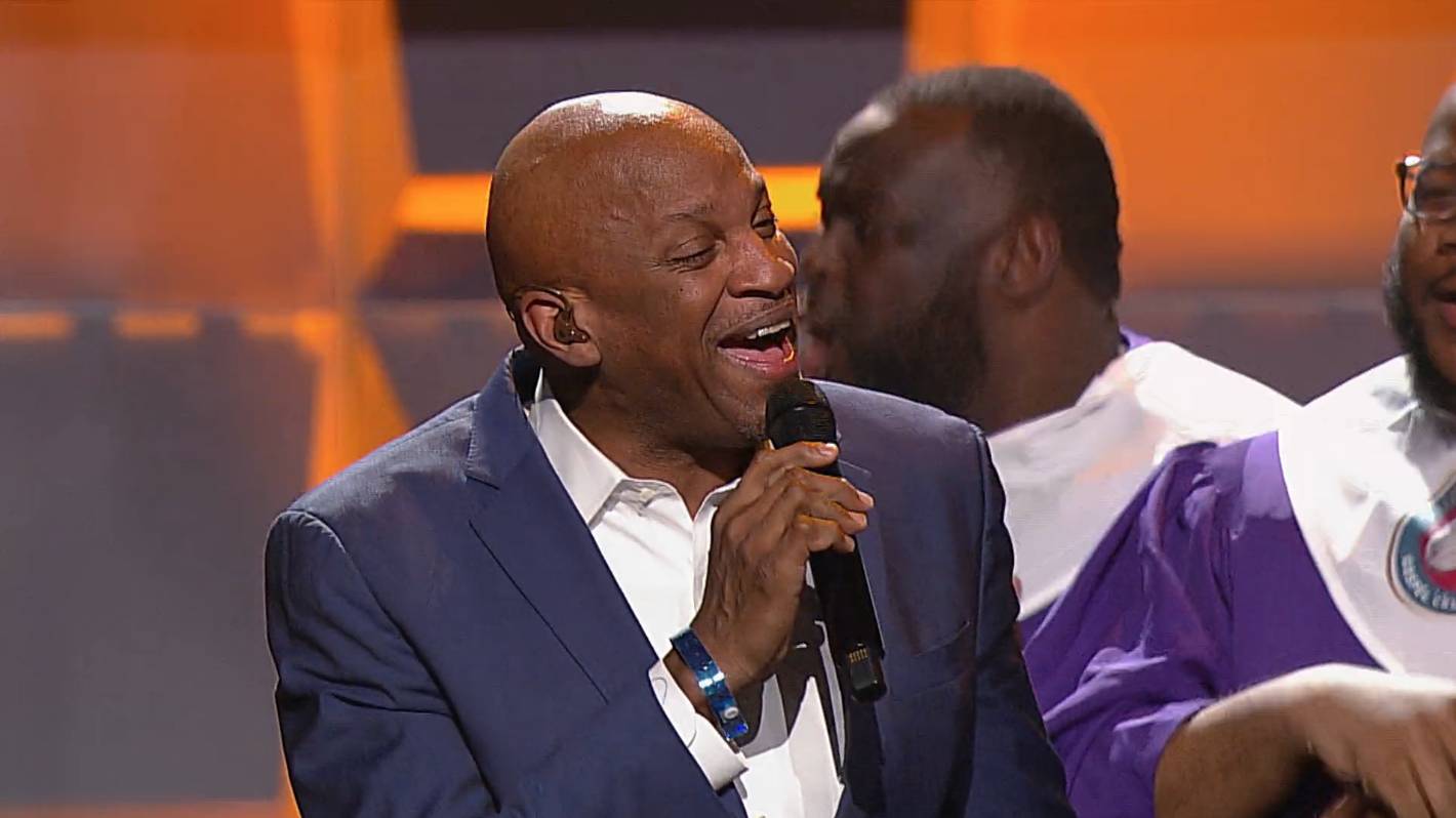 Donnie McClurkin & Melvin Crispell III Join NFL Choir For A Praise Session