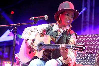 Play On - Lauryn Hill performs in concert during Day 3 of Fun Fun Fun Fest at Auditorium Shores in Austin, Texas.(Photo: Gary Miller/Getty Images)