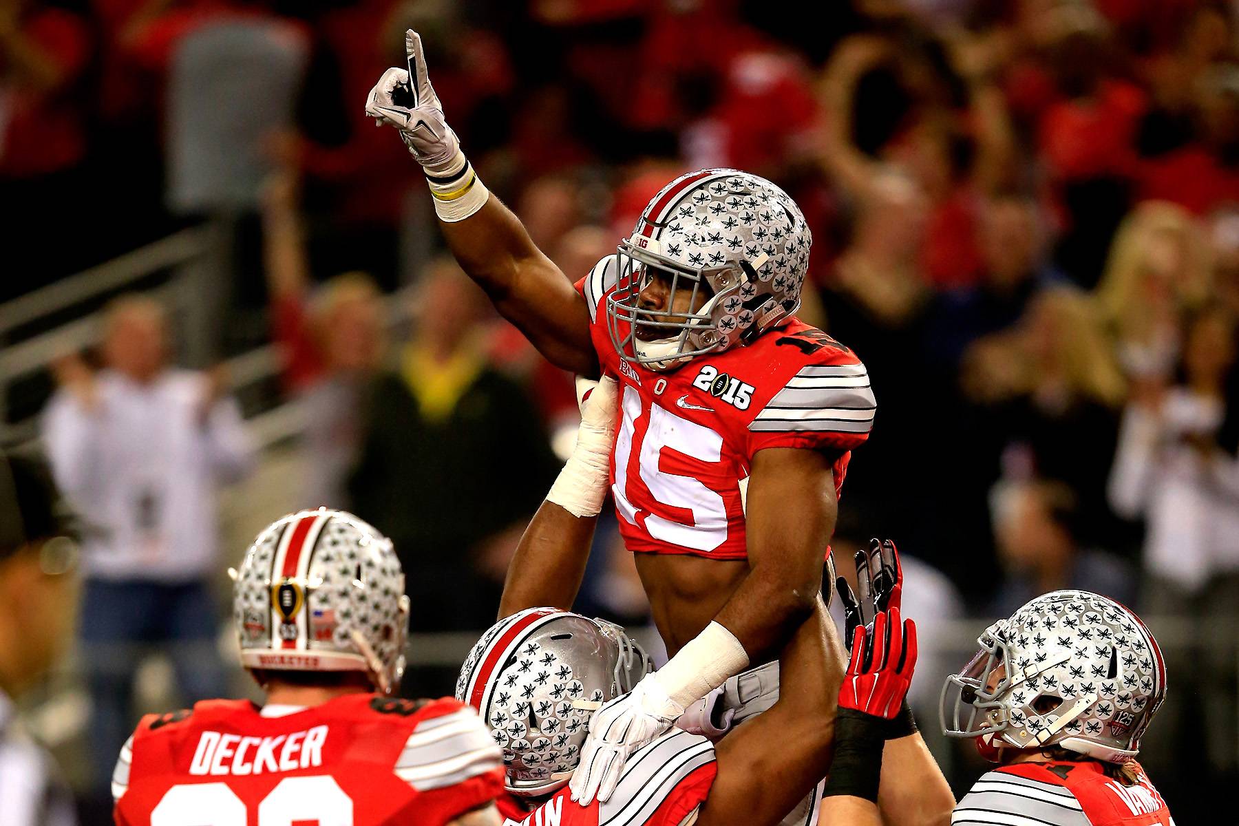 Ezekiel Elliott Rocks Crop-Top on Red Carpet