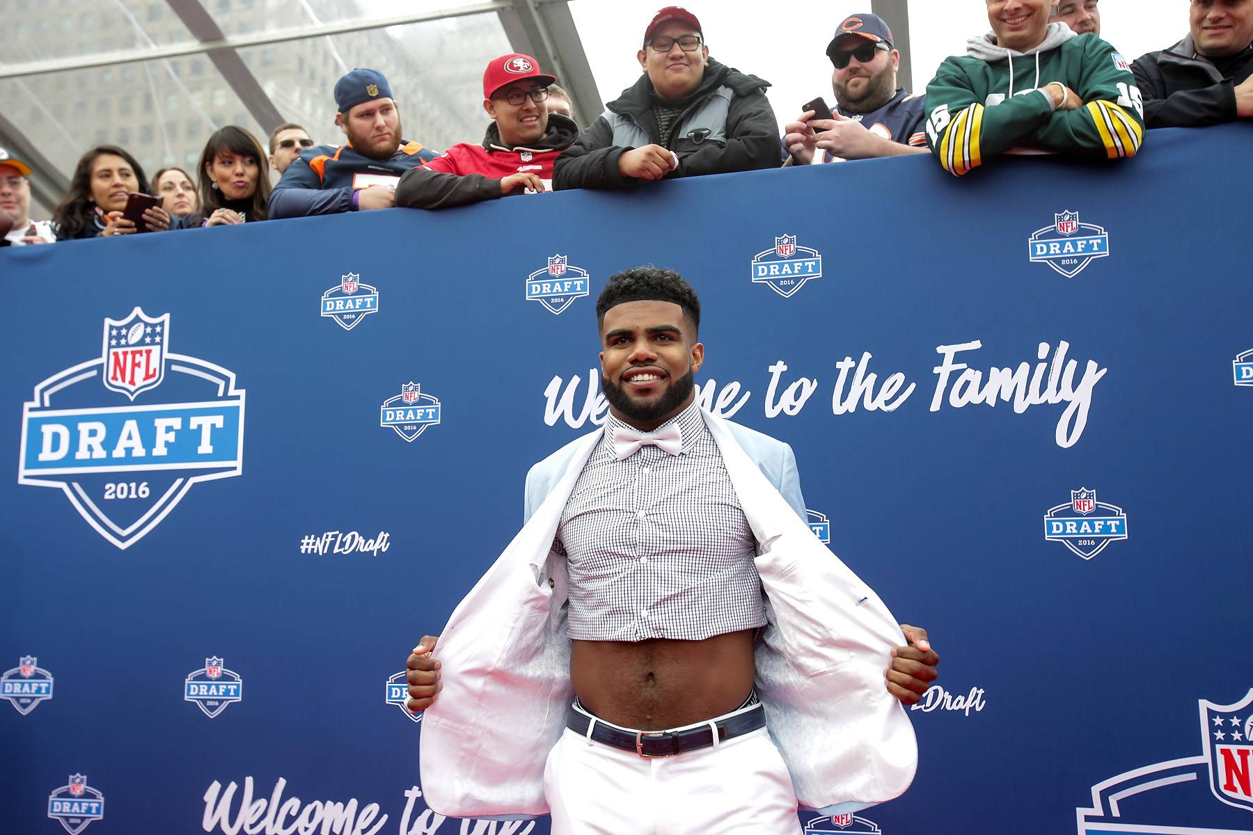 Come at Me - - Image 8 from 10 Times Ezekiel Elliott Was a 'Hero in a Half  Shirt'