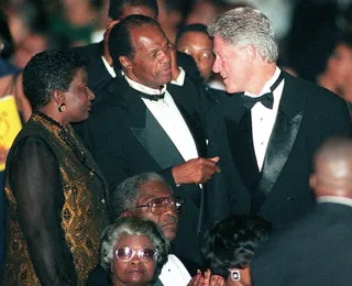 Things in Common - Marion and Cora Barry share a few words with President Bill Clinton at the Congressional Black Caucus Foundation's&nbsp;annual gala in September 1998.   (Photo: GEORGE BRIDGES/AFP/Getty Images)
