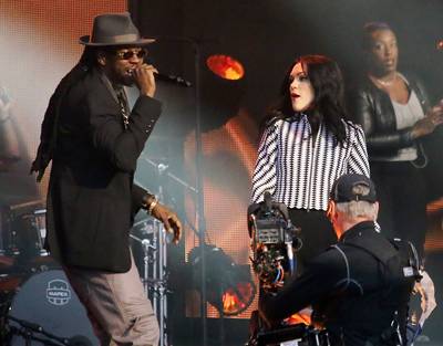 2 Hot! - Jessie J&nbsp;and 2 Chainz perform her new track &quot;Burnin' Up&quot; on&nbsp;Jimmy Kimmel Live! in Los Angeles.(Photo: Mariotto/Fresh/INFphoto.com)