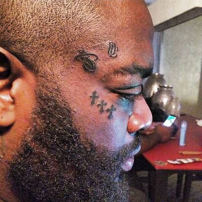 Rick Ross - Rozay kicked off the new year by adding&nbsp;new facial tattoos. The Boss visited the&nbsp;Unroyal Ink,&nbsp;who helped him show his love for his home team by placing the Miami Heat logo on the side of his face. Rick Ross also had them add the Dreamchasers logo. Over-committed?(Photo: Unroyal Ink via Instagram)