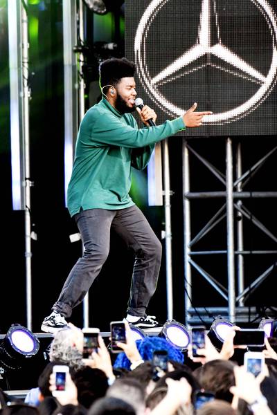Rock the Stage - Khalid Robinson performing in Los Angeles, California.(Photo: PG/Bauer-Griffin/GC Images)&nbsp;
