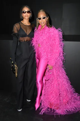100322-style-trendsetters-see-the-best-dressed-celebrities-at-paris-fashion-week8.jpg