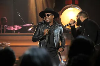 Anthony Hamilton Sent the Praise Up - Anthony Hamilton had us all thanking God for our blessings during the 365 Black Awards.&nbsp;(Photo: Teal Moss/BET)