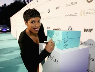 Breakfast at Tiffany's - Jennifer Hudson puts her signature on an iconic blue box at the Women in Film Pre-Oscar Cocktail Party in Los Angeles.  (Photo: Jonathan Leibson/Getty Images for Tiffany &amp; Co)