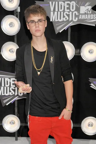 Justin Bieber (@justinbieber)  - TWEET: “AMA blocking rehearsal. @dankanter is here. sounds like fun.” The Biebz shouts out his musical director while rehearsing for his American Music Awards performance. (Photo: Gregg DeGuire/PictureGroup)