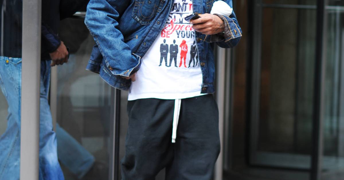 Does anyone know this tracksuit ? : r/Drizzy