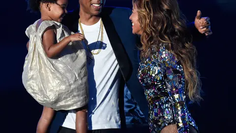 INGLEWOOD, CA - AUGUST 24:  Blue Ivy Carter, Jay Z and Beyonce onstage during the 2014 MTV Video Music Awards at The Forum on August 24, 2014 in Inglewood, California.  (Photo by Kevin Mazur/MTV1415/WireImage)