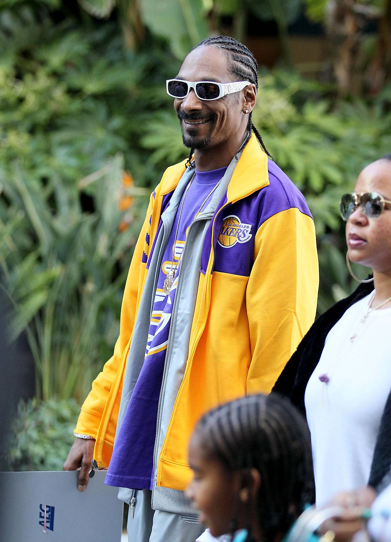 Rapper YG poses for a photo with his Los Angeles Kings jersey after News  Photo - Getty Images