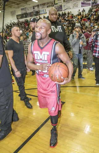 Bringing the Holiday Cheer - Boxing champ&nbsp;Floyd Mayweather warms up during his Team Watson and Floyd Mayweather's 10th Annual Celebrity Charity Basketball Game held at Calabasas&nbsp;High School in California.(Photo: WENN.com)