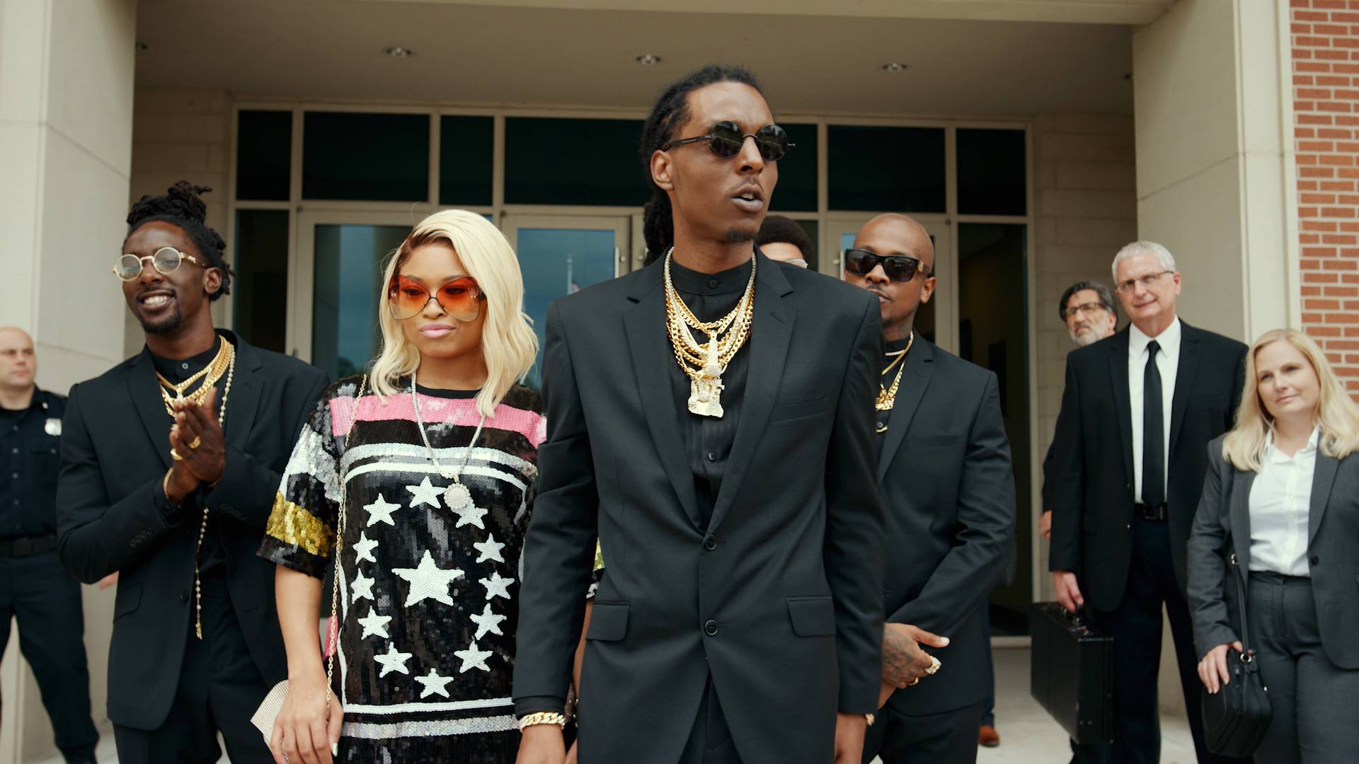 A rogue FBI agent makes his case in court after trying to take down an Atlanta rap group with a major drug operation in this episode inspired by Migos's track "Slippery."