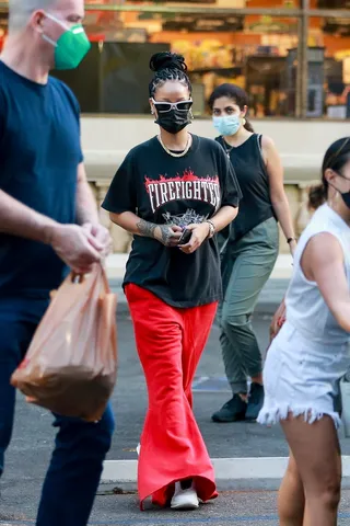 Grocery Errand, But Make It Fashionable!&nbsp; - Who says you can’t turn the grocery aisle into your very own runway? Not&nbsp;Rihanna! Recently, the fashionable star was spotted shopping at a Beverly Hills supermarket wearing a vintage firefighter shirt, oversized red parachute pants, and thousands of dollars’ worth of luxe jewels.Noticeably following safety protocols by wearing a mask, we couldn’t help but notice that the “Diamond” singer was wearing a Cuban link chain, large diamond stud earrings, and a matching ear cuff.&nbsp;We love it. There’ no question that Rih is a trendsetter wherever she goes! (Photo: SPOT-stoianov / BACKGRID)