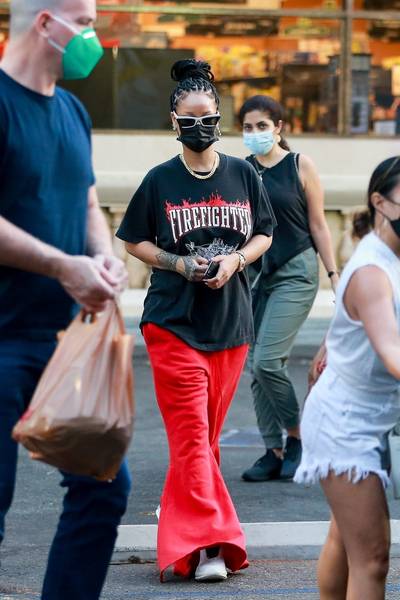 Grocery Errand, But Make It Fashionable!&nbsp; - Who says you can’t turn the grocery aisle into your very own runway? Not&nbsp;Rihanna! Recently, the fashionable star was spotted shopping at a Beverly Hills supermarket wearing a vintage firefighter shirt, oversized red parachute pants, and thousands of dollars’ worth of luxe jewels.Noticeably following safety protocols by wearing a mask, we couldn’t help but notice that the “Diamond” singer was wearing a Cuban link chain, large diamond stud earrings, and a matching ear cuff.&nbsp;We love it. There’ no question that Rih is a trendsetter wherever she goes! (Photo: SPOT-stoianov / BACKGRID)