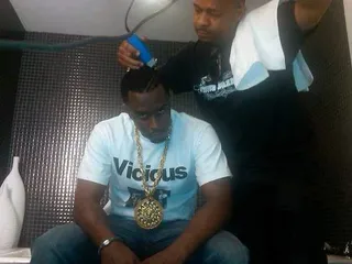 Curtis The Barber Cuts Diddy - (Photo: https://www.facebook.com/pages/Curtis-Smith-Celebrity-BarberGroomer/206072372739650)