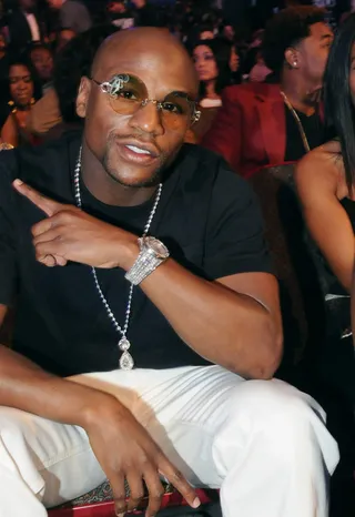 Enjoying the Show - The undefeated Floyd Mayweather Jr. takes a moment to strike a non-fighting pose during Hip Hop Awards.&nbsp;(Photo: Chris McKay/Getty Images for BET)