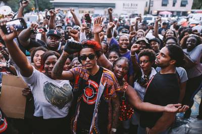 August Alsina - August Alsina went out to Baton Rouge this past weekend to take part in the Black Lives Matter protests regarding Alton Sterling's killing at the hands of local cops. During the protests, Alsina led a prayer and talked to Baton Rouge residents and one of Sterling's family members.(Photo: Patrick Melon/@Melontao via Instagram)