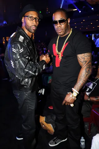 Much Respect - New York stand up! RZA and Busta Rhymes give each other a pound to signify the strength of New York City rappers.(Photo: Chris McKay/Getty Images for BET)